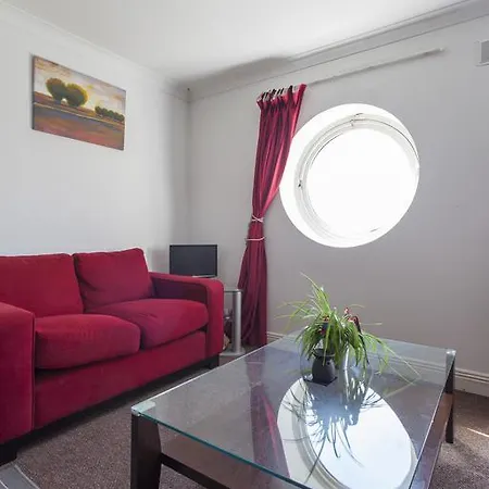 Christchurch - La Rochelle Duplex *