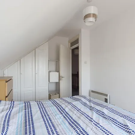 Christchurch - La Rochelle Duplex