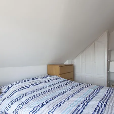 Christchurch - La Rochelle Duplex Apartment *