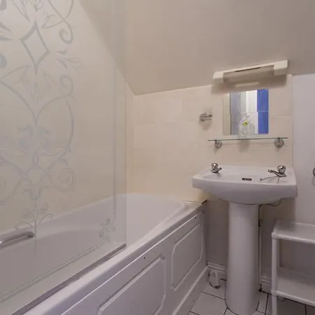 Christchurch - La Rochelle Duplex Apartment